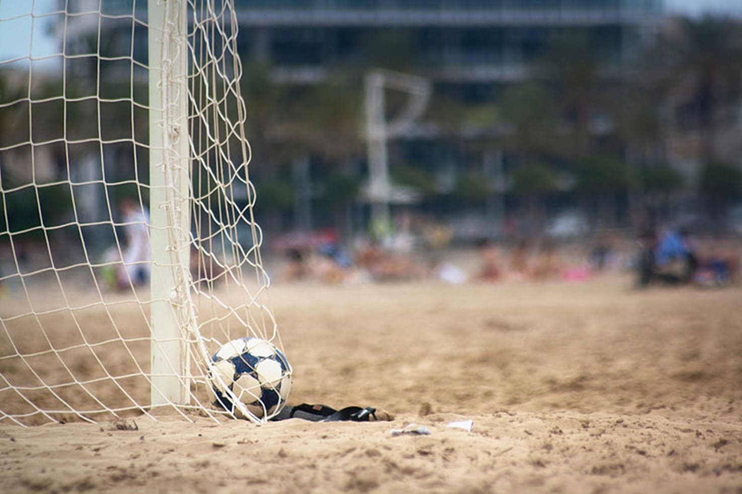 Entrenamiento de fútbol en la playa - Curso de Entrenador de Fútbol